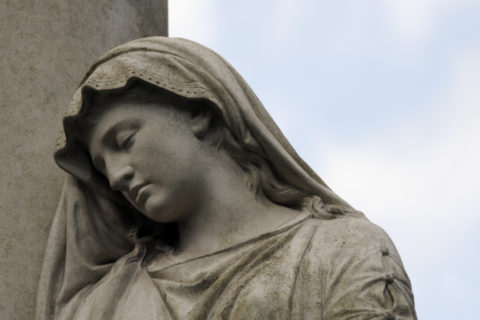 Statue auf Friedhof